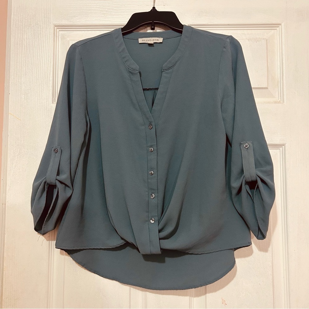 Women’s Olive + Oak Blouse.